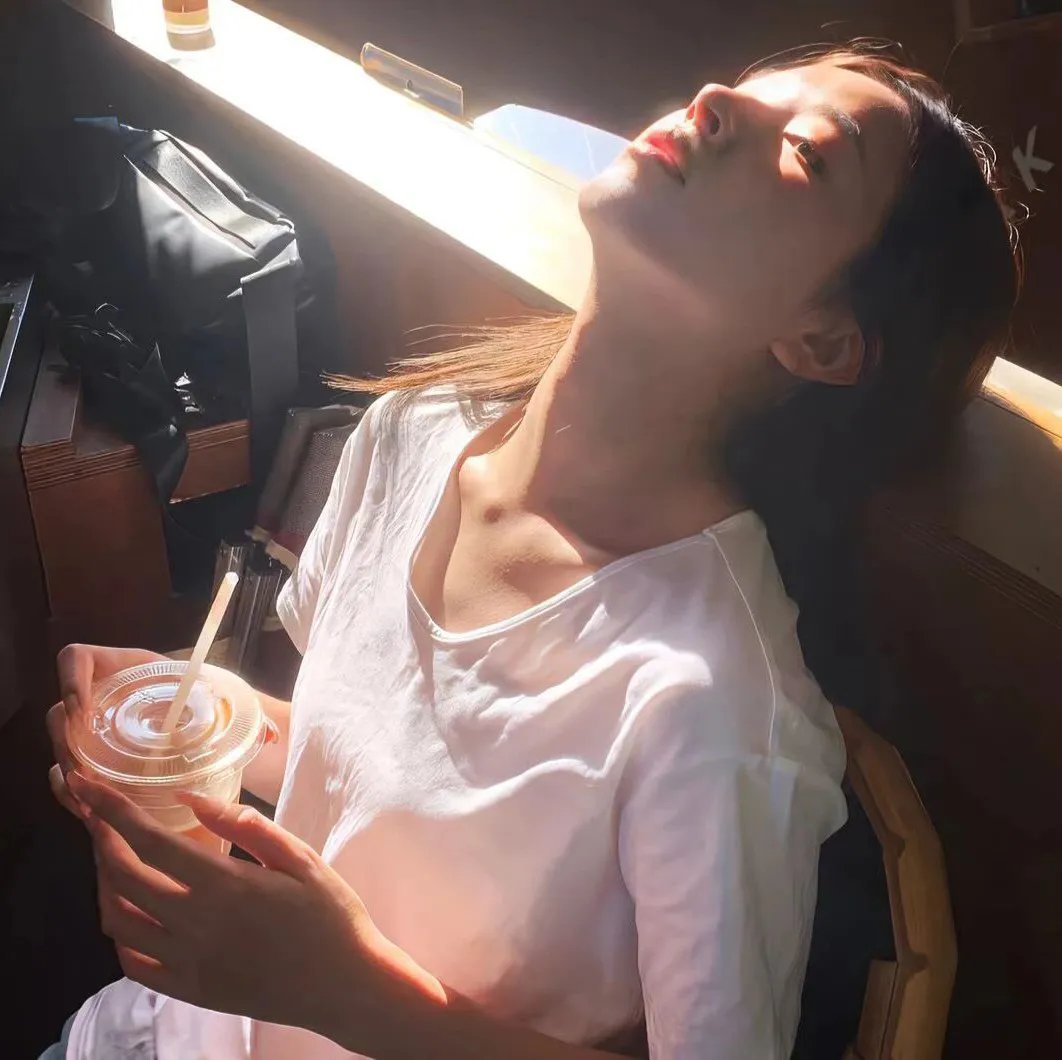 女王神剑海报